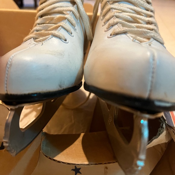 Women’s Genuine ALL CANADIAN Figure Ice Skates-WhiteSheffield Steel Tempered C7 - Picture 15 of 15